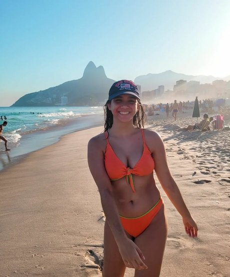 Bella Barp star pics