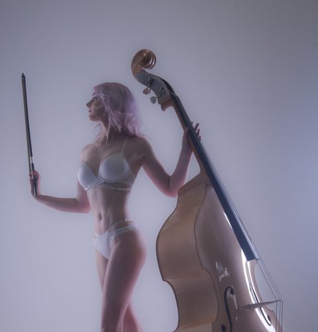 Oleviia cyber nice actress images