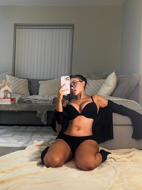 Hollyydollyy beautiful actress galleries