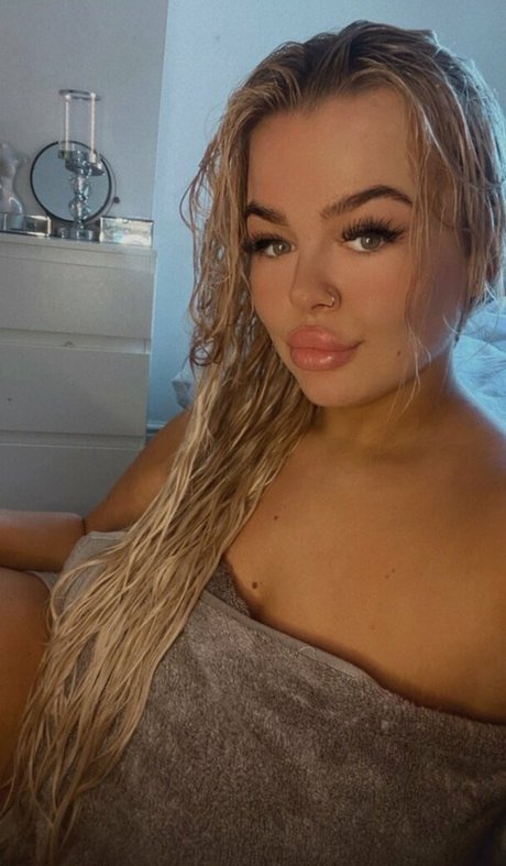 Kayleigh Thomsen exclusive star archive