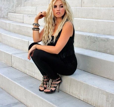 Sensi Lowe pornstar nude img