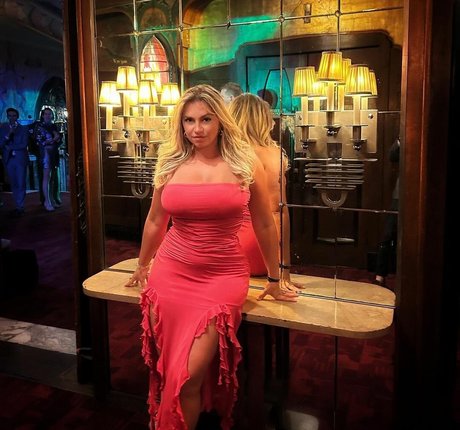 Sensi Lowe star erotic picture