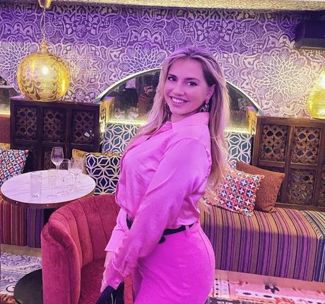 Sensi Lowe model erotic img