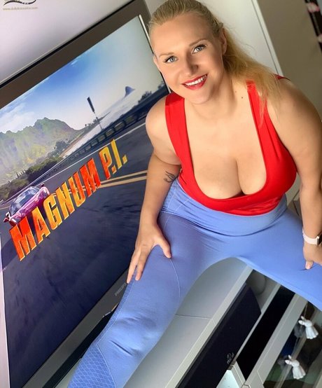 Dolly Fox model pornographic pic