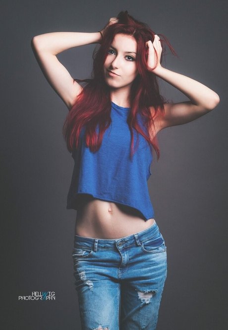 Anni The Duck hot model images