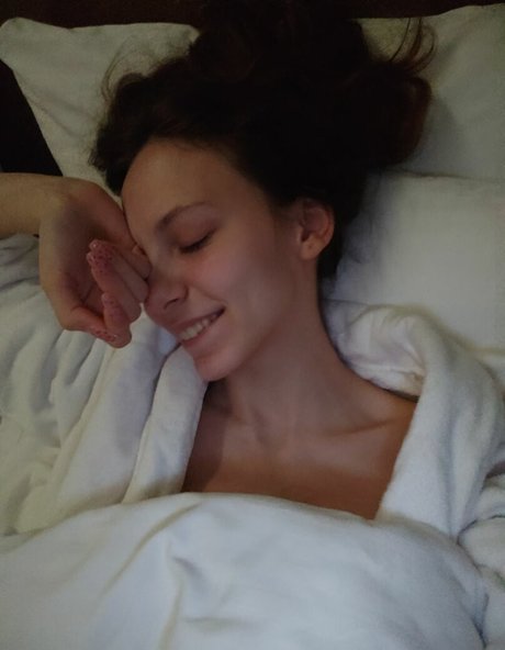 Mettaass nude actress photo