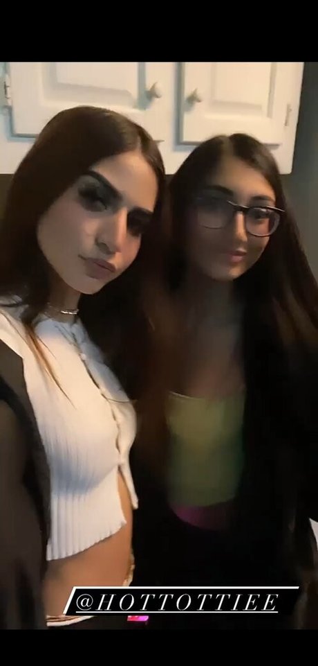 Hot Tottie model sex photos