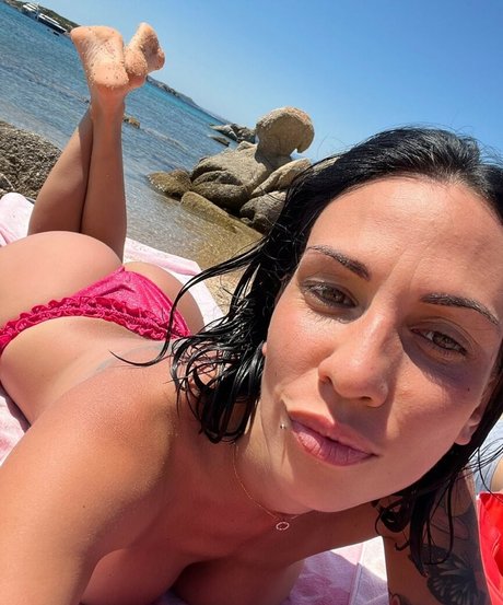 Giulia Diamond star erotic photo