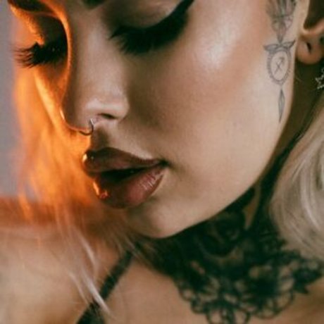 Wiktoria Robert model hd image