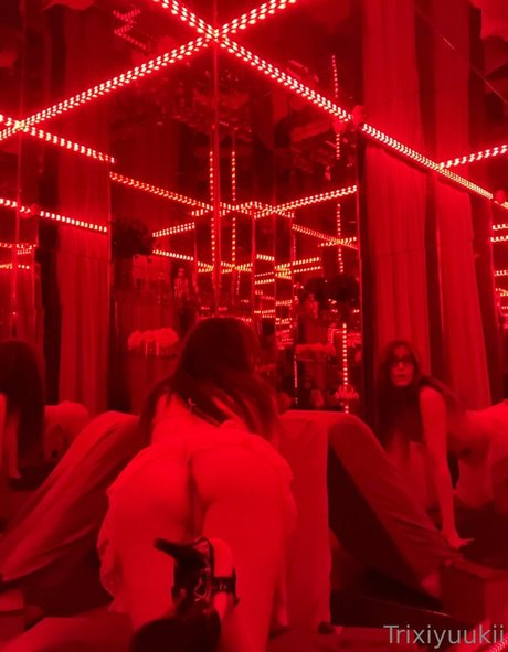 trixi free model naked pics