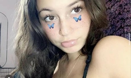 Willow Jade nude model picture