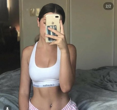 Willow Jade nice pornstar img