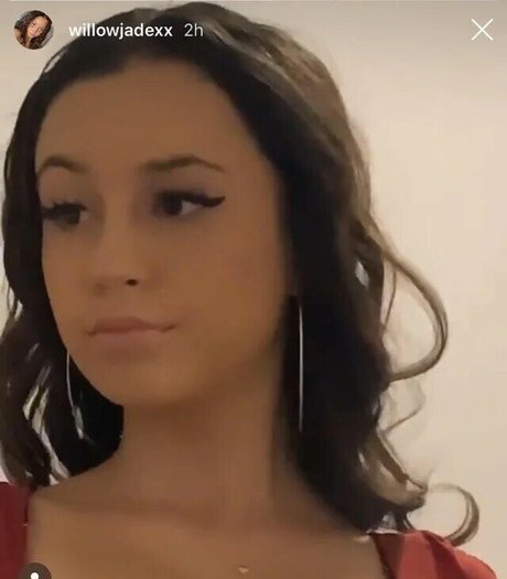 Willow Jade nude model gallery