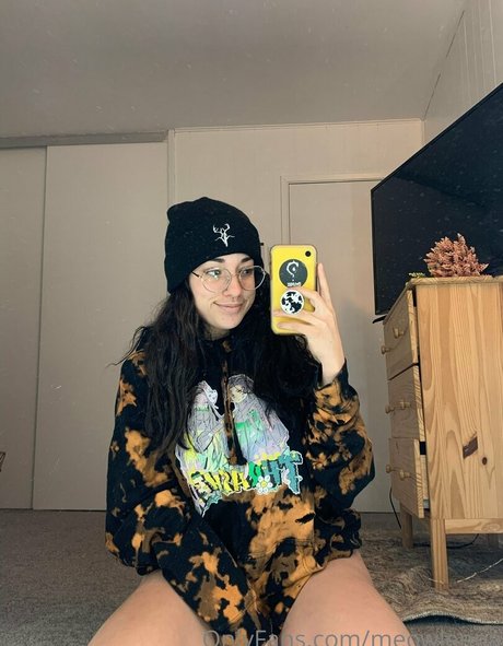 meowlenna model perfect photo