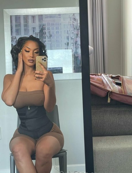 kayla v sexy model picture