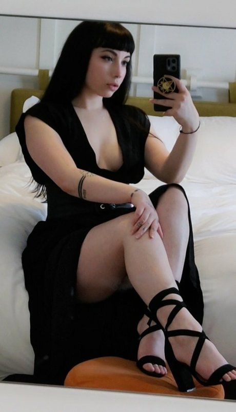 Layna Lazar pretty star pics