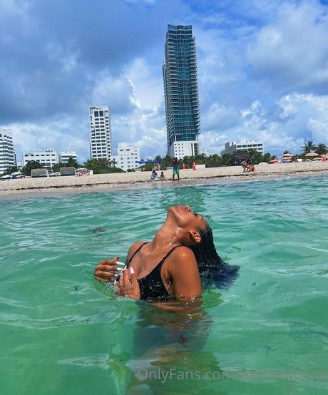 aaliyahfoxxx star perfect photo