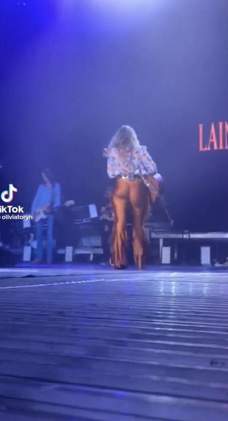 Lainey Wilson exclusive star pic