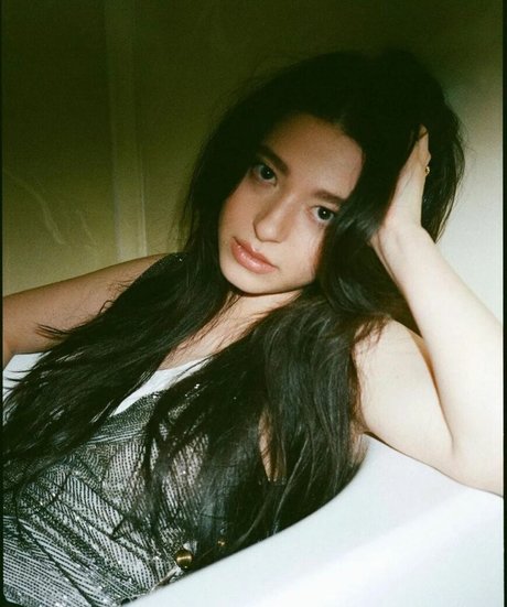 Mikey Madison pornstar adult pic