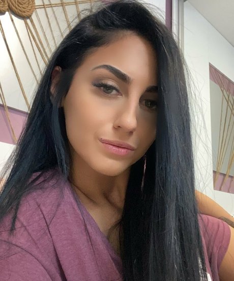 BelovedKhlloe model nice images