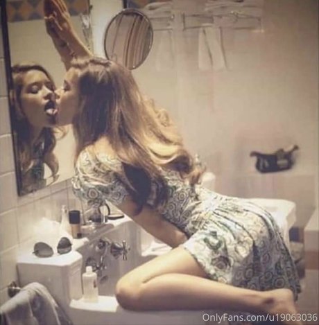 deonshea love star high quality photos