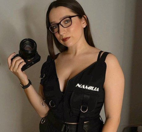 Kirsty Louise Wells art model img