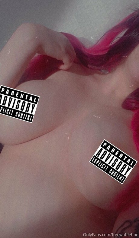 freewafflehoe model exclusive image