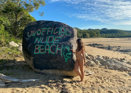 thenudeblogger naked actress picture