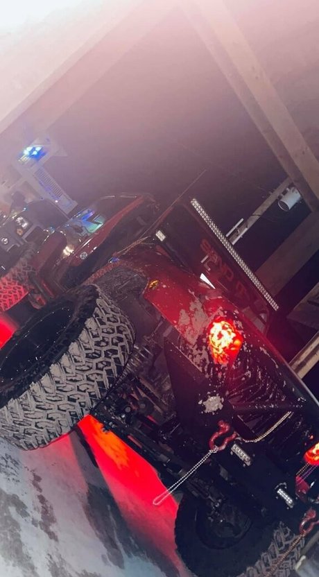 southern jeepteaser sexy model pic