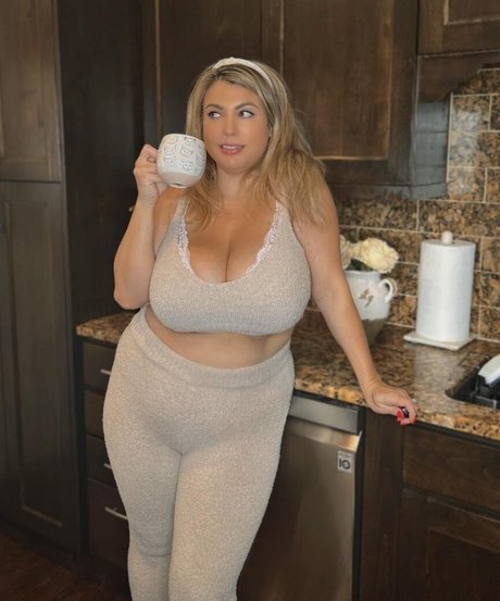 Travelling Hoppy exclusive star pic