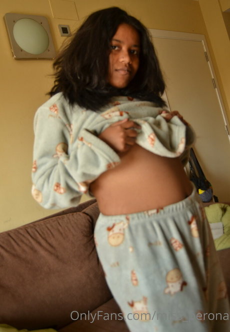 miss perona naked model galleries