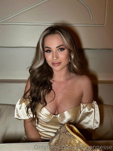 onlyjennesse pornographic model pic