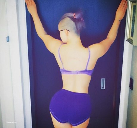 Kelly Osbourne model beautiful photo