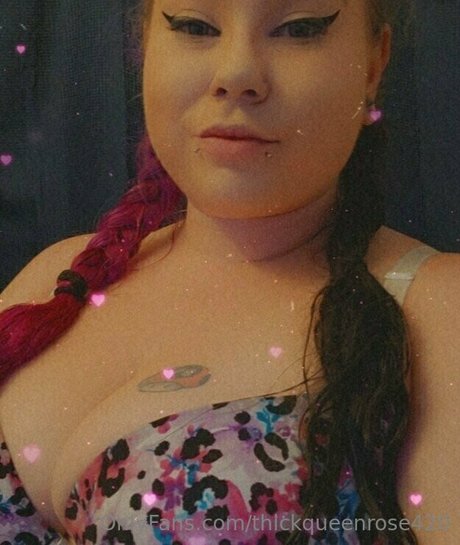 thickqueenrose420 xxx star photo