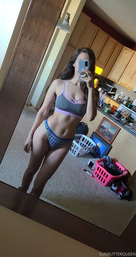 sunnnny model nude gallery