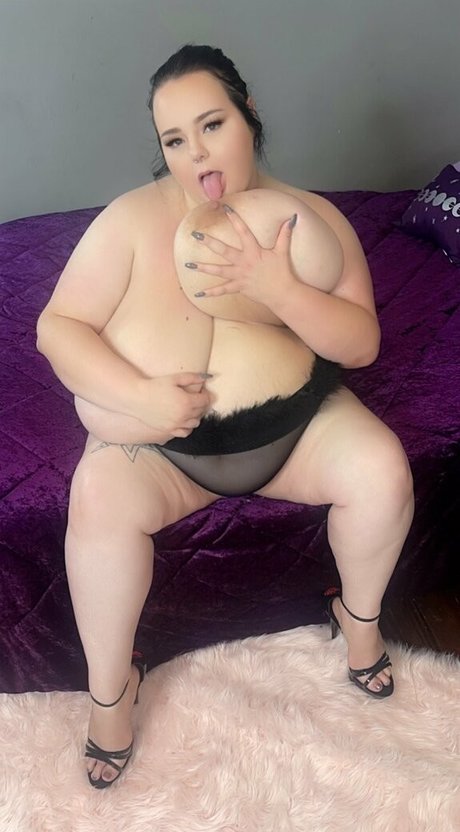 peytonthomasvip pretty model image