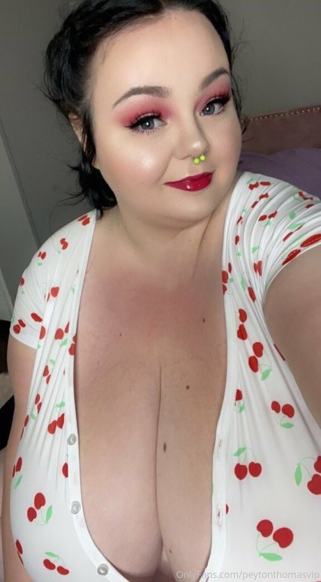 peytonthomasvip nudes model picture