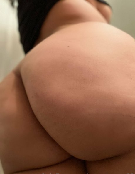 sassybunny88 art model picture