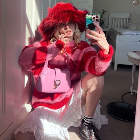 Lola Clark nice actress picture