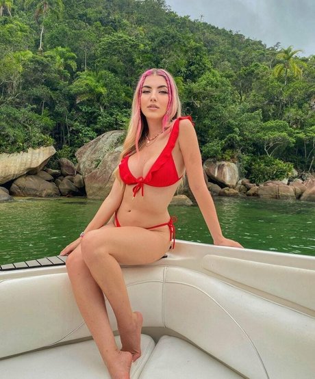 Ale Maze erotic actress gallery