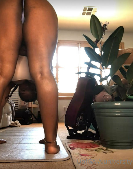 uofgaia beautiful model pic