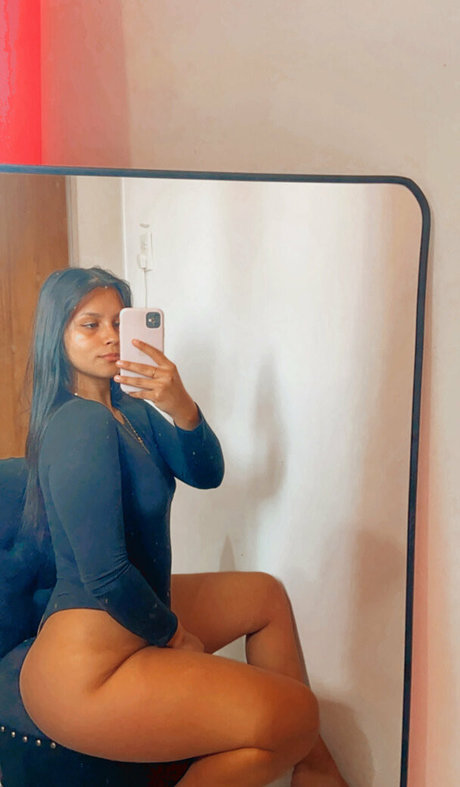 sofiaa21 model nude images