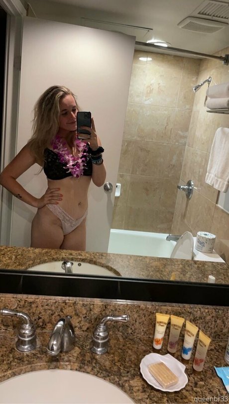 queenbr3399 model top picture