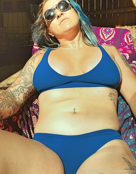 molleewaters art star images