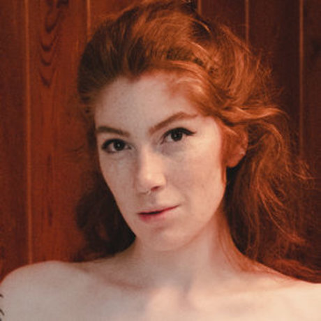 averyred99 naked actress picture