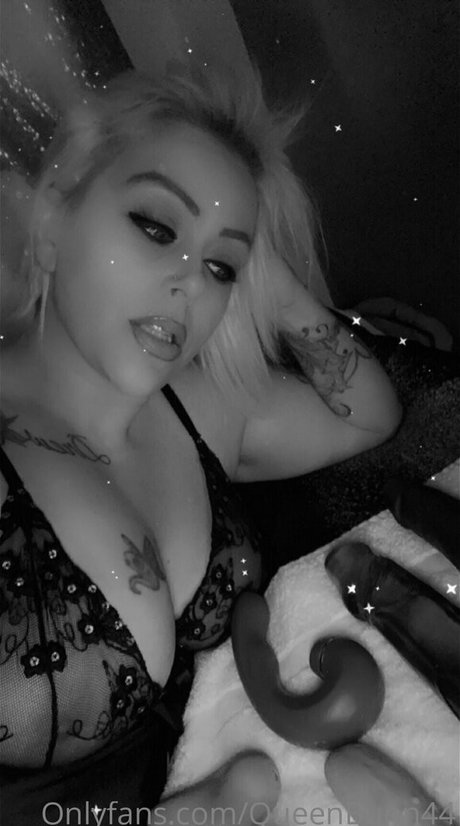 queenbunni44 exclusive model picture