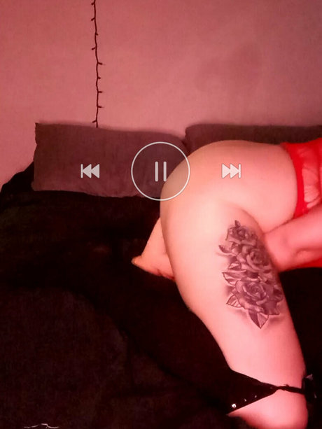 queenbunni44 star nude image