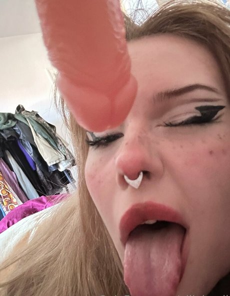 alliehanii pornstar naked pictures