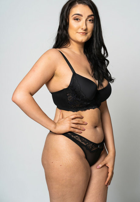 Samantha Warren art model gallery