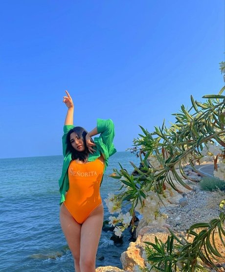 sareelle hot star pics